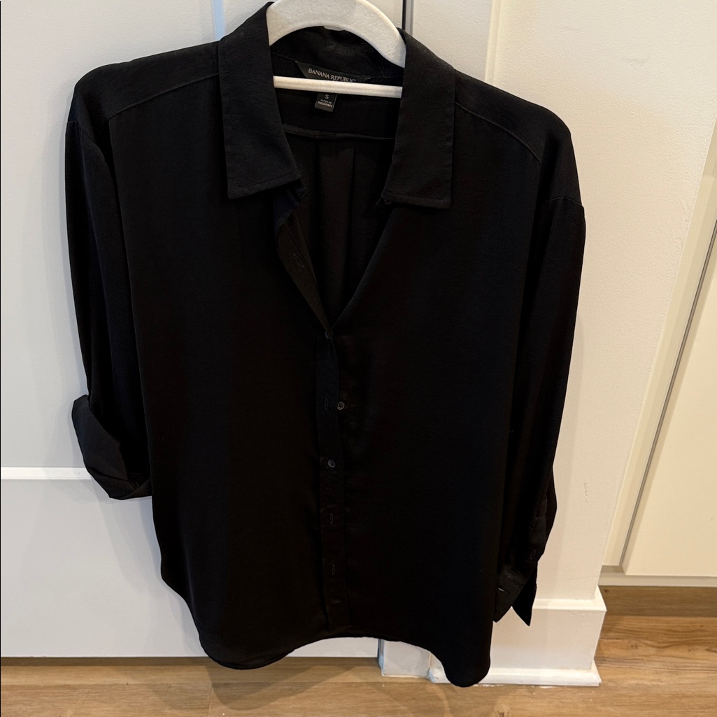 Banana Republic Classic Black Collared Shirt